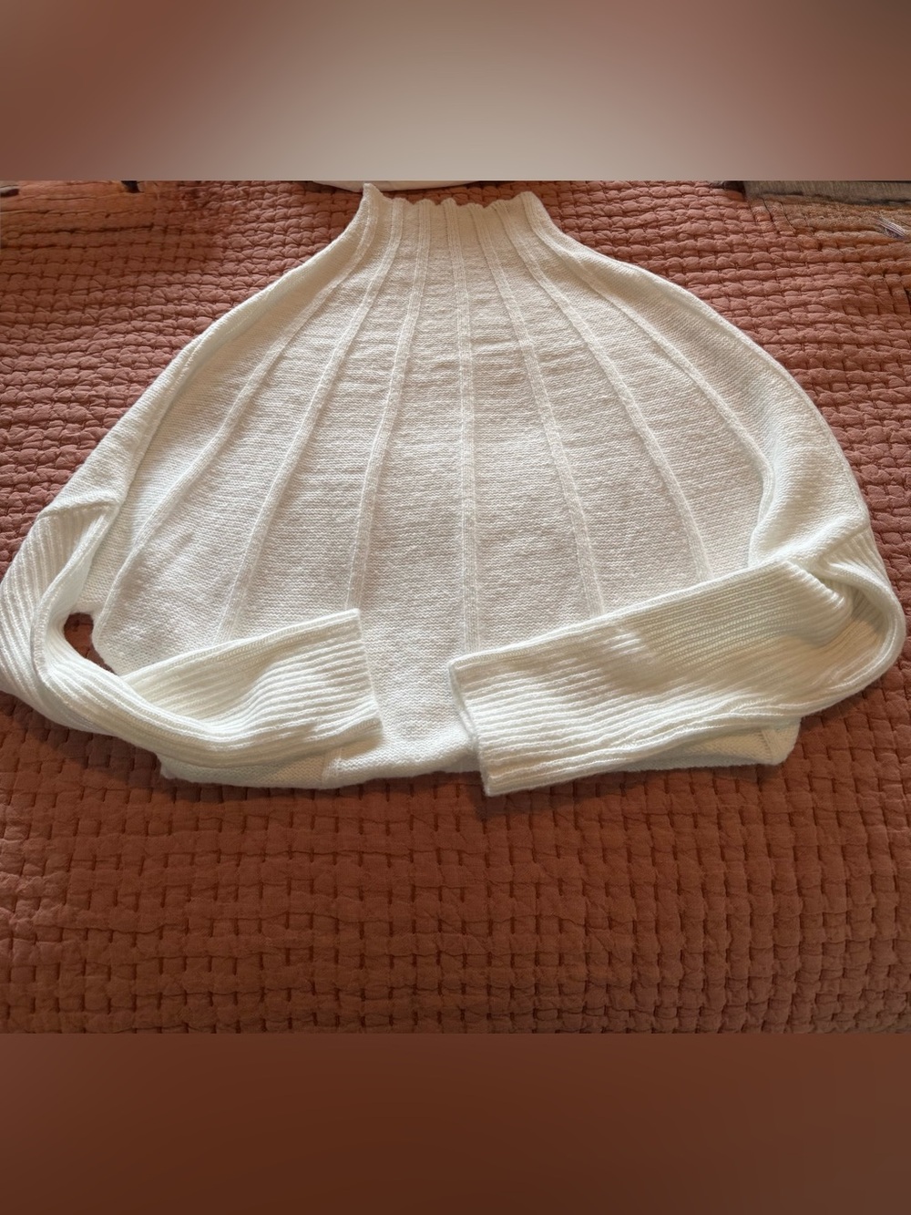Micas Aesthetic Sunburst Ribbed Crop Knit Sweater White S
